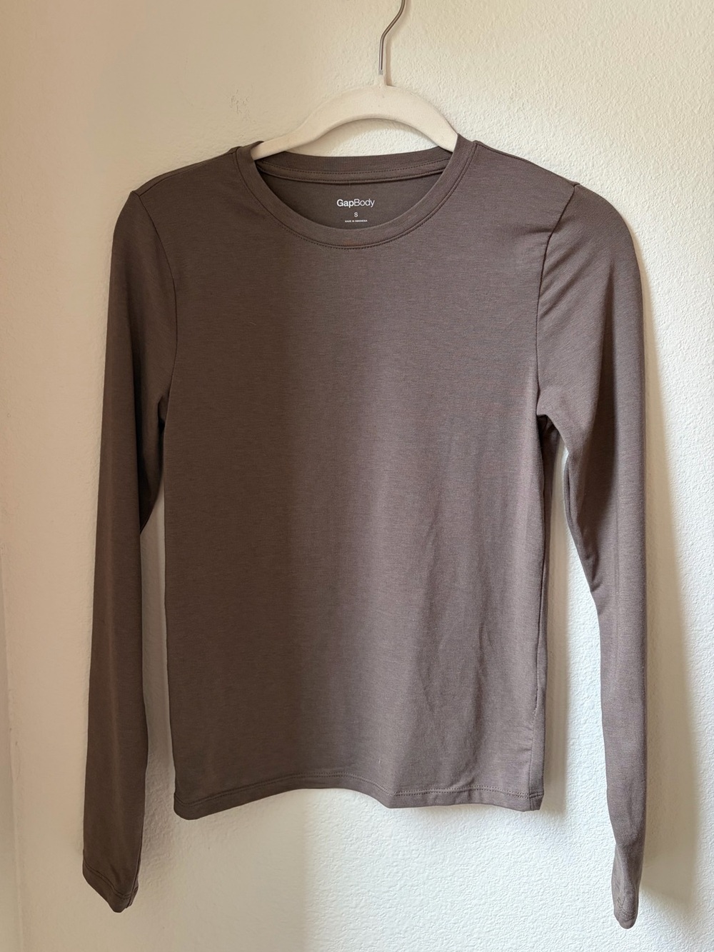GAP Women’s Long-Sleeve Crewneck Top - Taupe